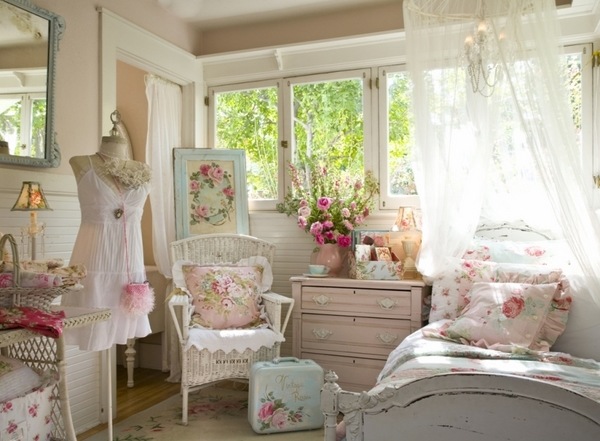 romantic-shabby-chic-bedroom-design white furniture pink floral patterns accessories