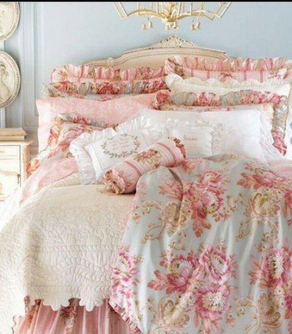 shabby-chic-bedroom-decor-ideas-pastel-colors-shabby-bedding-set