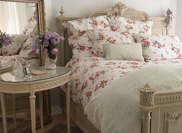 shabby-chic-bedroom-interior-design-framed-mirror-bedside-table-floral-bedding set