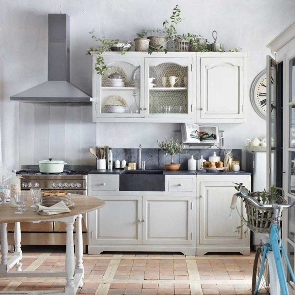 shabby-chic-kitchen-decor-ideas white cabinets glass fronts