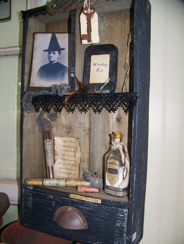 vintage-halloween-decorations-ideas-witch picture black lace