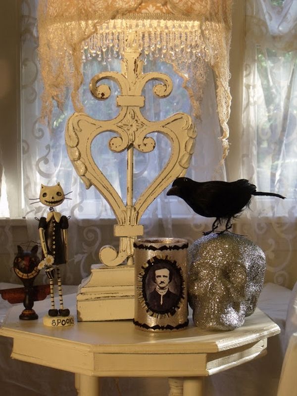 vintage-halloween-decorations-edgar allan poe theme table lamp lace