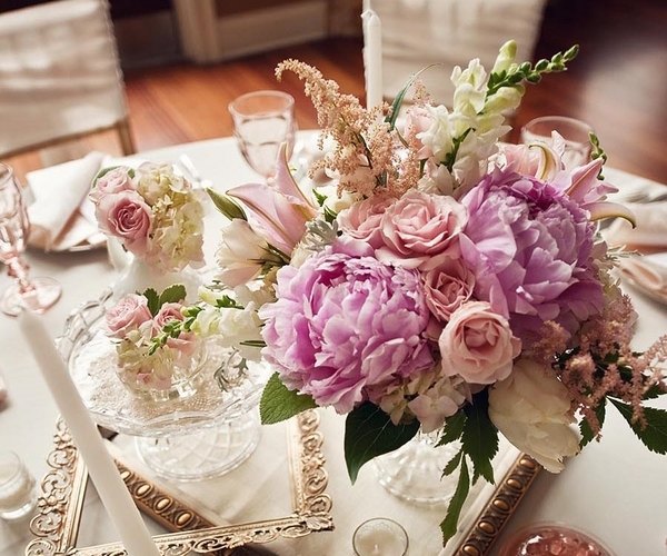 wedding-decoration-pink-and-white-wedding-centerpieces-fresh-flowers-shabby-chic-style-decor