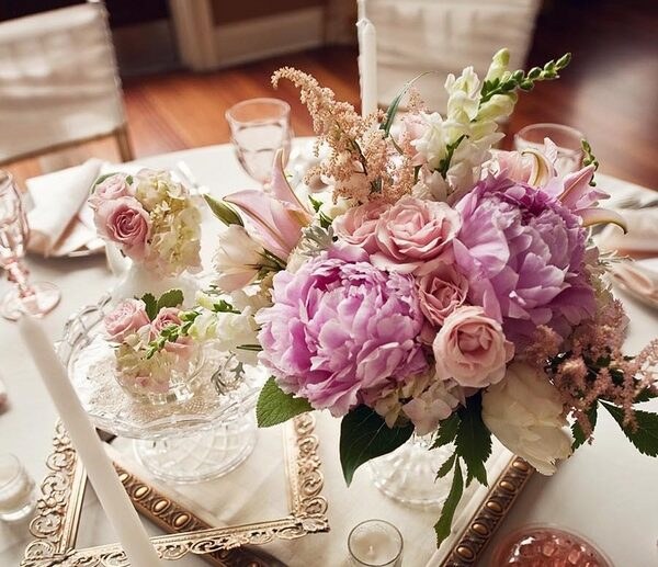 wedding-decoration-pink-and-white-wedding-centerpieces-fresh-flowers-shabby-chic-style-decor