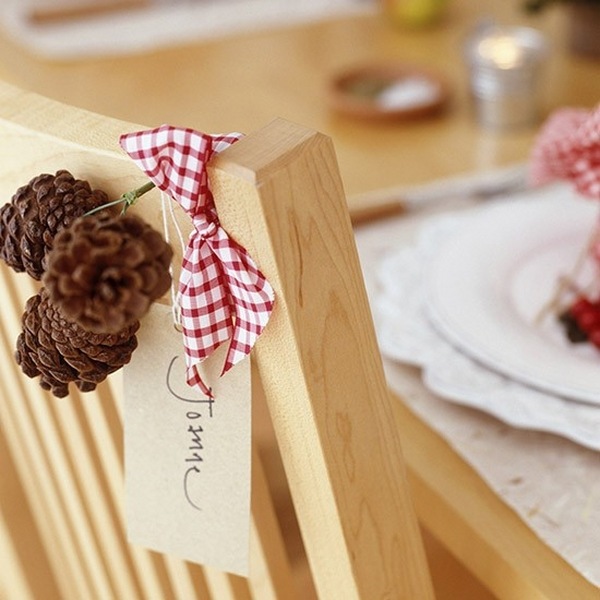 Christmas chair decoration DIY ideas pine cones ribbon place card