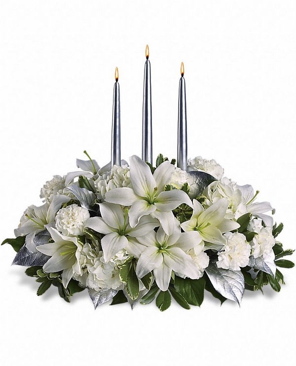 Christmas decoration in silver and green centerpiece ideas silver candles