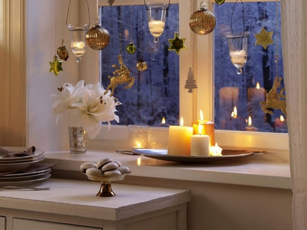 Christmas window decorating ideas candles gold ornaments