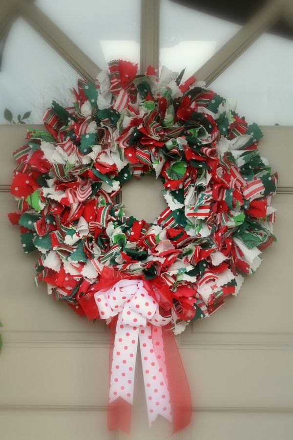 DIY Christmas front door wreath festive mood
