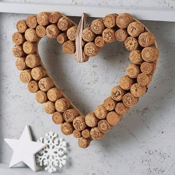 DIY Christmas wreath ideas cork heart shape