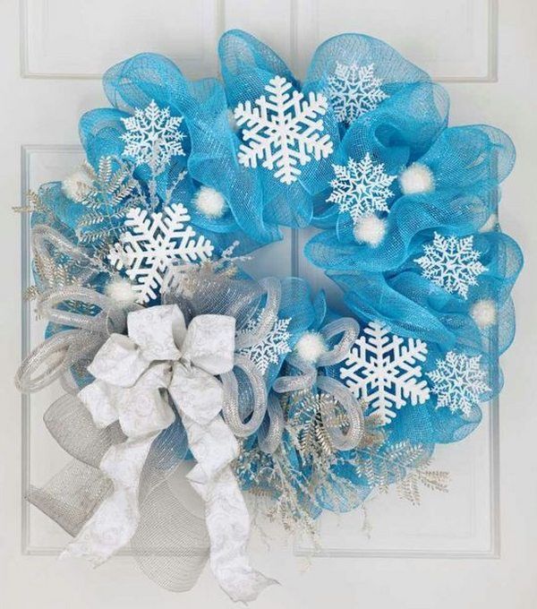 DIY Christmas ideas deco mesh blue mesh white snowflakes
