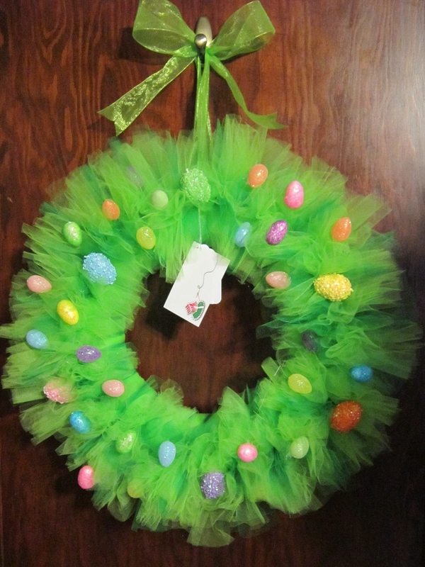 DIY Easter wreath colorful easter eggs and card