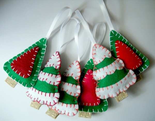 DIY Felt Christmas ornaments ideas handmade traditional colors 