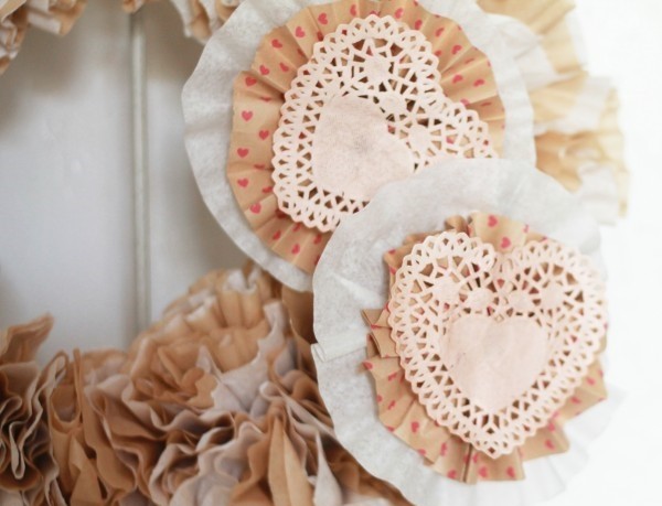 DIY coffee filter wreath ideas Valentine decor ideas