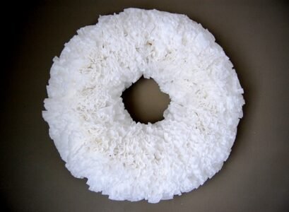 DIY-coffee-filter-wreath-ideas-white-wreath