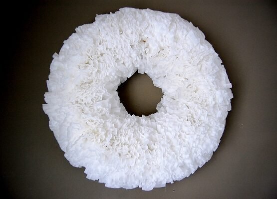 DIY-coffee-filter-wreath-ideas-white-wreath