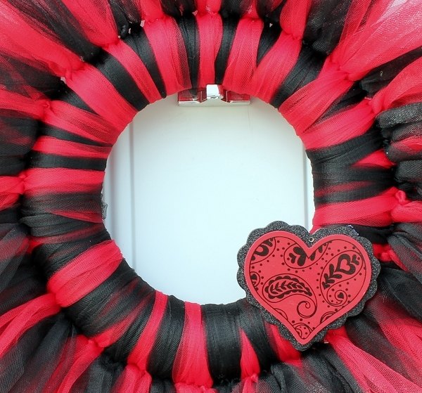 DIY black red heart wreath valentines day decor