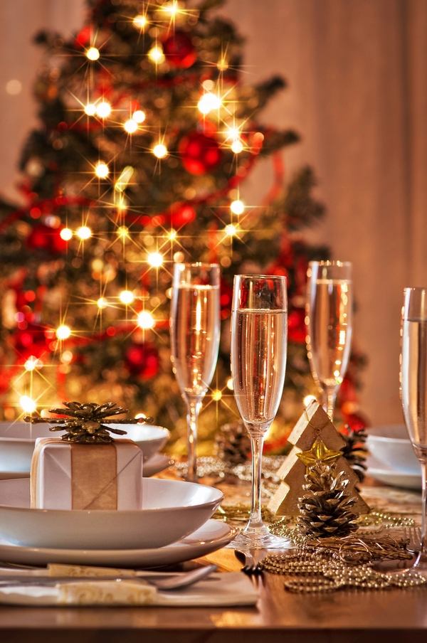 Elegant christmas table decorations ideas festive table setting crystal wine glass christmas gift