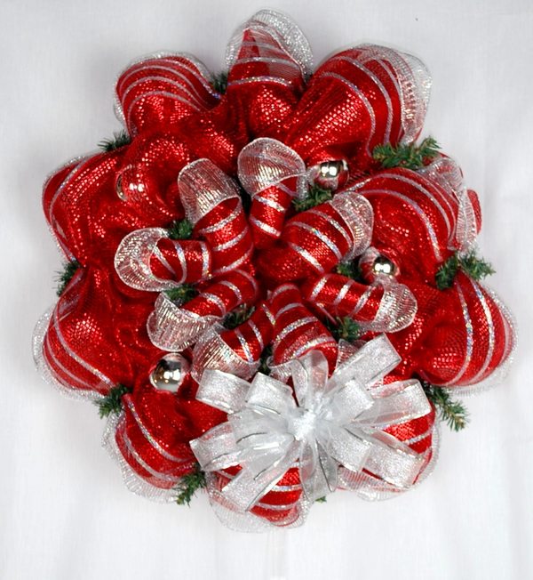 How to make a mesh Christmas wreath ideas red white