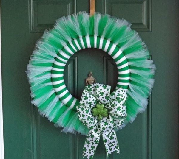 St Patricks tulle wreath green white color festive decoration ideas