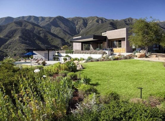 Toro-Canyon-House-by-Bestor-Architecture-modern-holiday-home