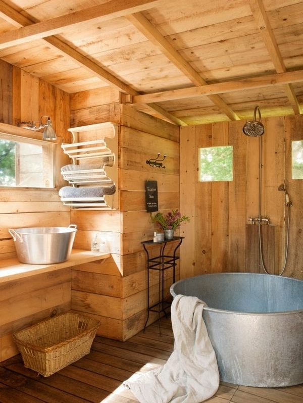 Wooden wall and floor metal bathtub country bathroom decor 