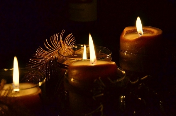 candles advent wreath light christmas decor