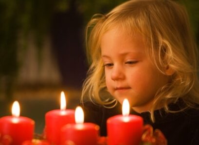 advent-lighting-ideas-red-pillar-candles-advent-wreath