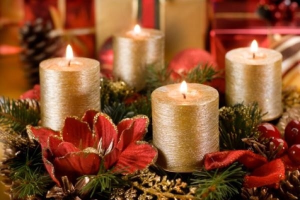  red green colors golden candles