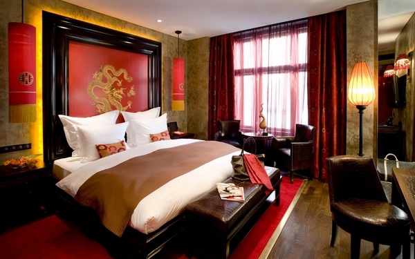asian bedroom decor ideas red accent wall black furniture