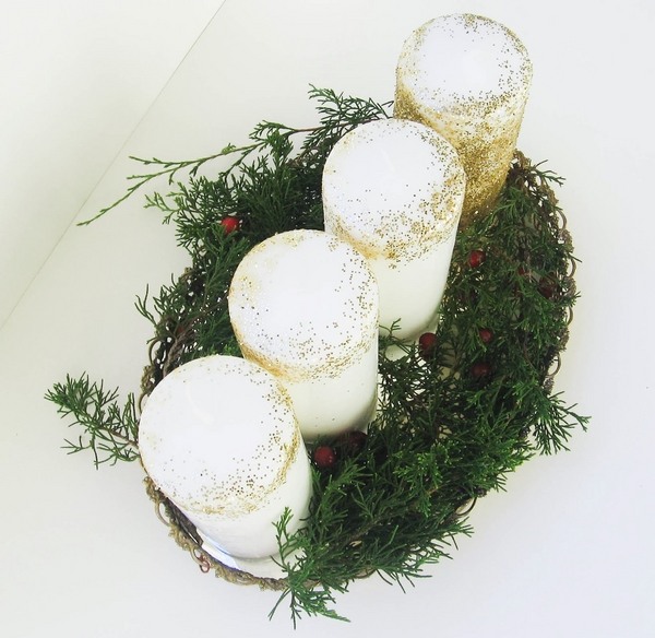 beautiful evergreens white candles 