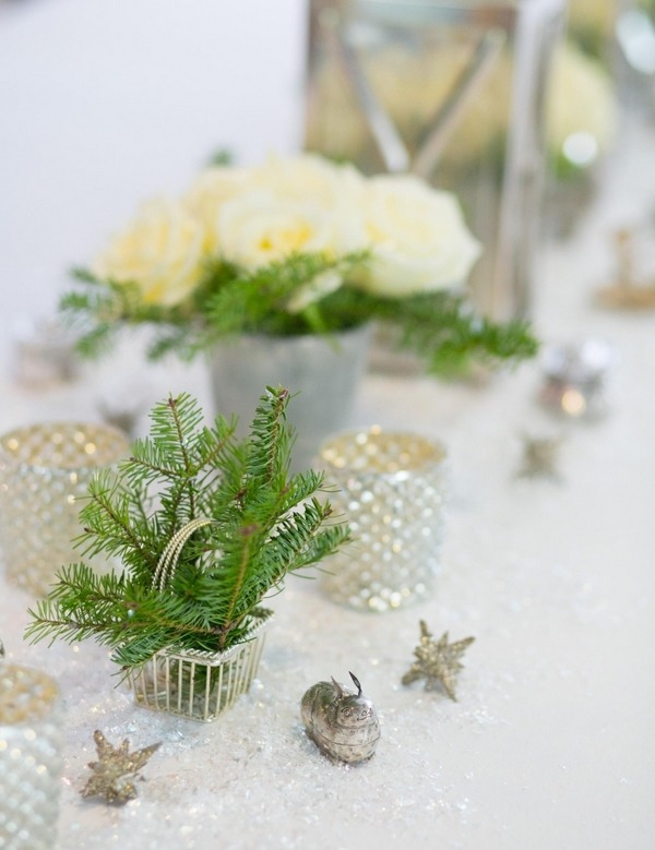 beautiful DIY christmas table decoration ideas green white roses