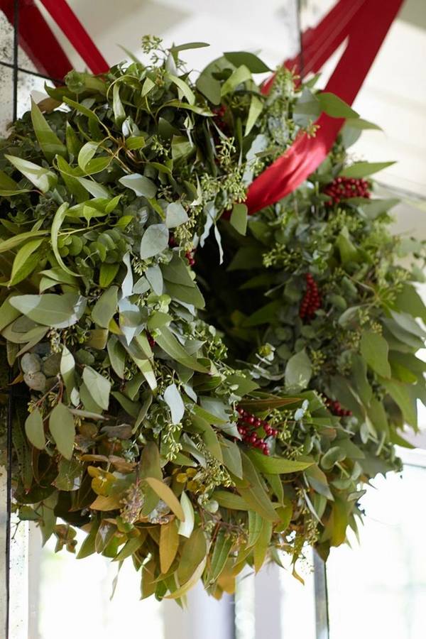 beautiful DIY fresh christmas wreaths ideas green branches