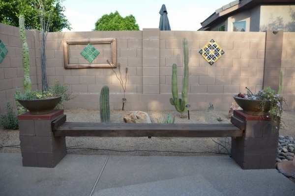 cheap-DIY-garden-furniture-ideas-cinder-block-bench-wood-slats-patio-deck-ideas
