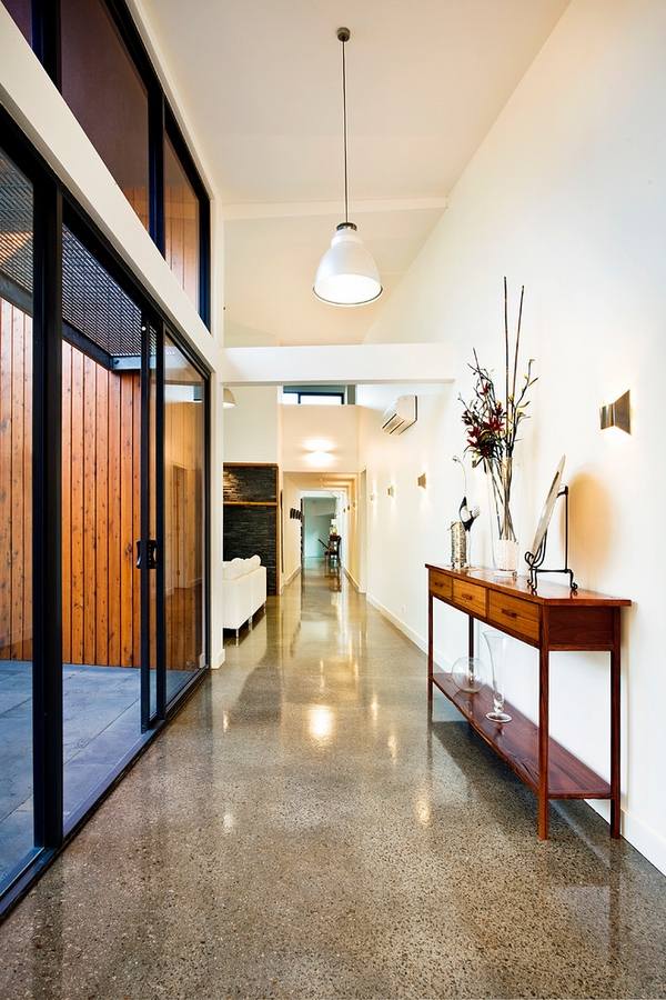 modwern house entry hall glossy floor