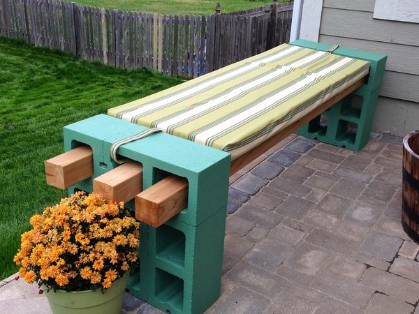 cool-easy-cheap-DIY-garden-bench-ideas-cinder-blocks-green-color-wood-slats
