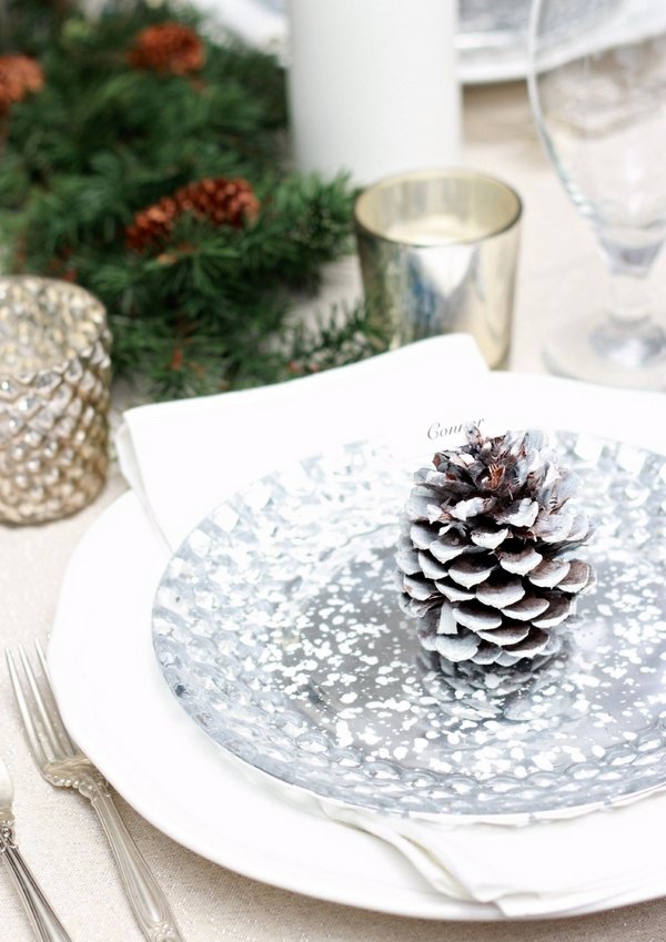 easy christmas table decoration silver spray pine cones 