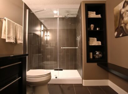 elegant-modern-basement-bathroom-design-neutral-colors-brown-shades