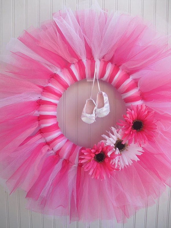 girl-bedroom decoration ballet theme white pink tulle
