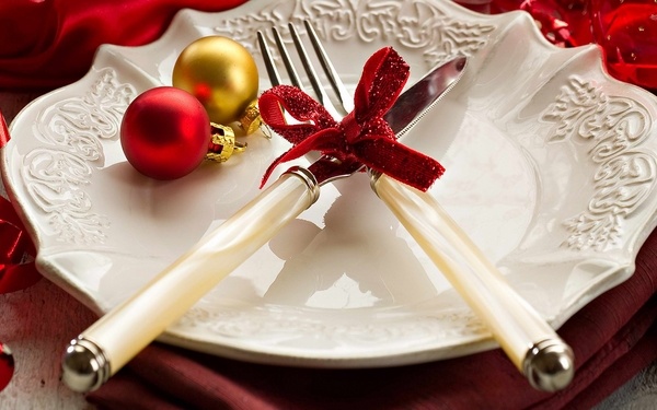 holiday table setting modern Christmas 2015 decorations simple decor traditional elements