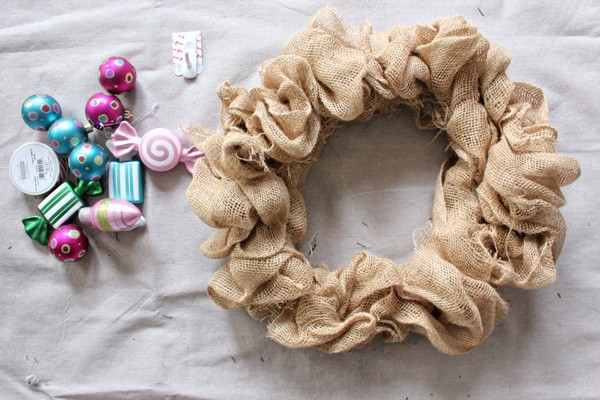 how to make a burlap wreath for christmas