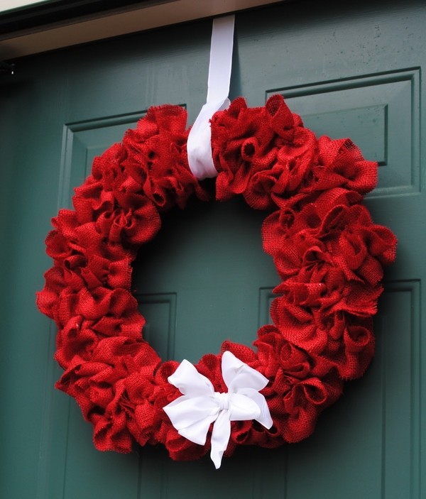 how to make burlap Christmas wreath ideas red 
