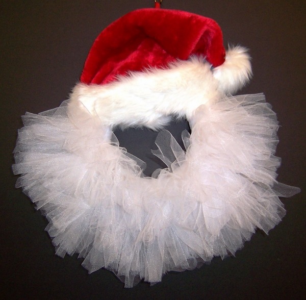  DIY wreath ideas Santa red hat