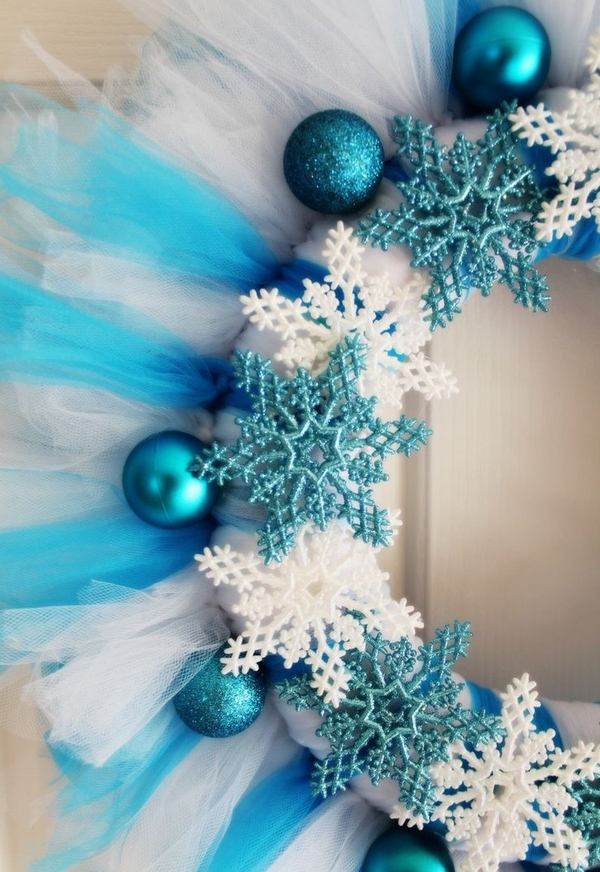 magnificent blue white Christmas wreath snowflakes balls