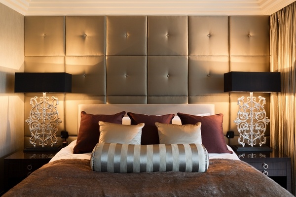 modern-bedroom-decoration-ideas-accent-wall-bed-headboard-padded-wall-panels