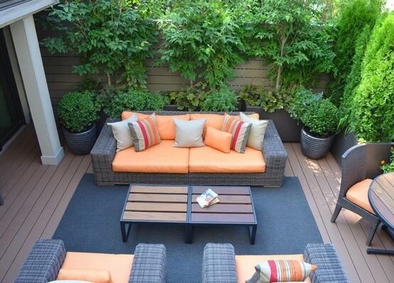 modern-small-garden-planters-backyard-ideas-outdoor-furniture-blue-carpet