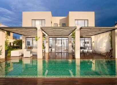 pergola-designs-contemporary-patio-landscaping-wooden-patio-deck-climbing-plants