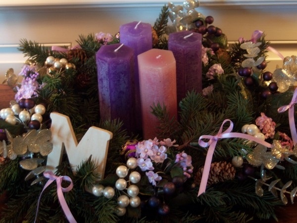 purple candles Advent table decoration ideas