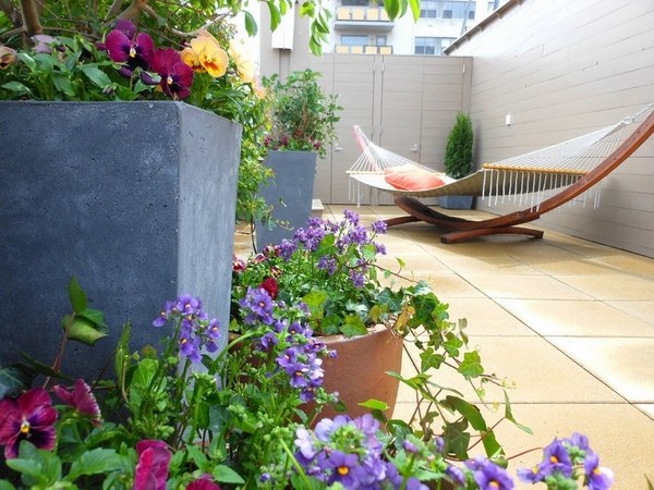  backyard desian ideas hammock large planter boxes