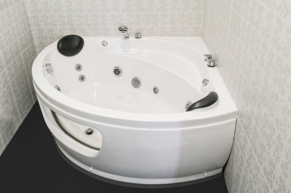 Corner whirlpool tub - the perfect solution for small ...