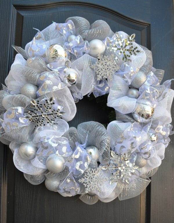 white christmas wreath silver snowflakes tutorial 